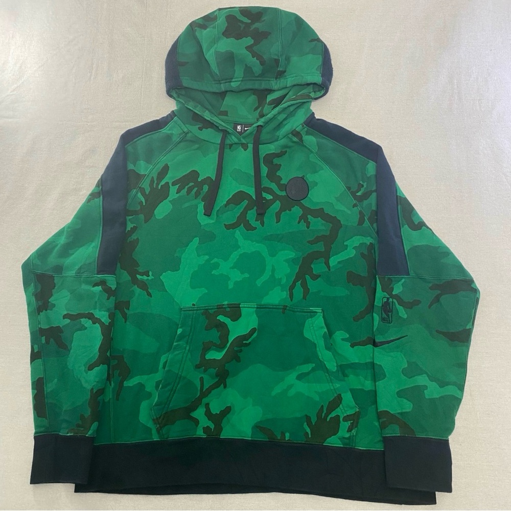 Nike Courtside Boston Celtics Camo Hoodie BQ5019-312 Embroidered Shamrock Logo